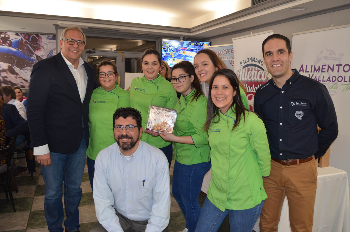 El Cocido Solidario del Recoletas Atlético Valladolid y Alimentos de Valladolid recauda 1.500 euros para la lucha contra el cáncer | Galería 8 / 20