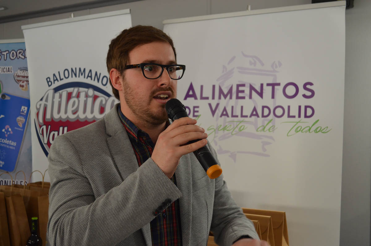 El Cocido Solidario del Recoletas Atlético Valladolid y Alimentos de Valladolid recauda 1.500 euros para la lucha contra el cáncer | Galería 18 / 20