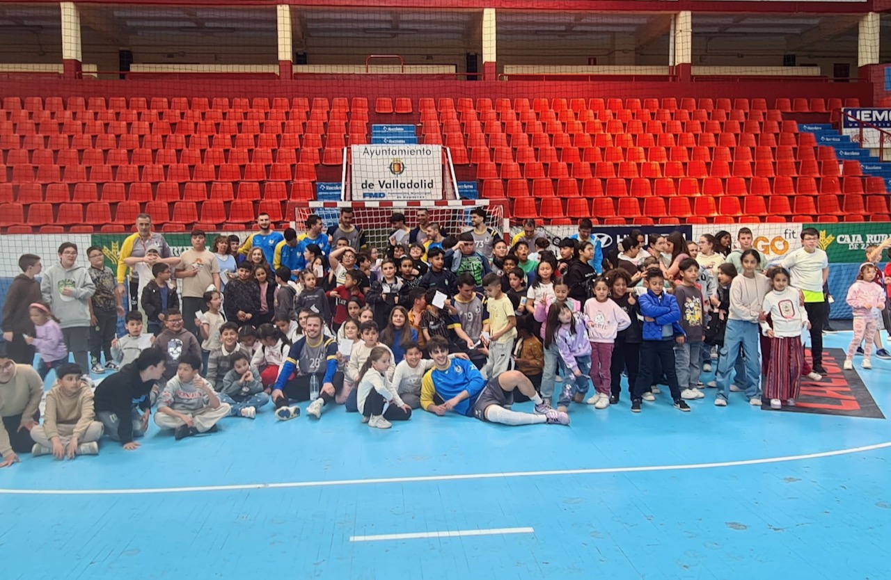 Alumnos de primaria del Fray Luis de León concluyen el trimestre visitando a la plantilla del Recoletas