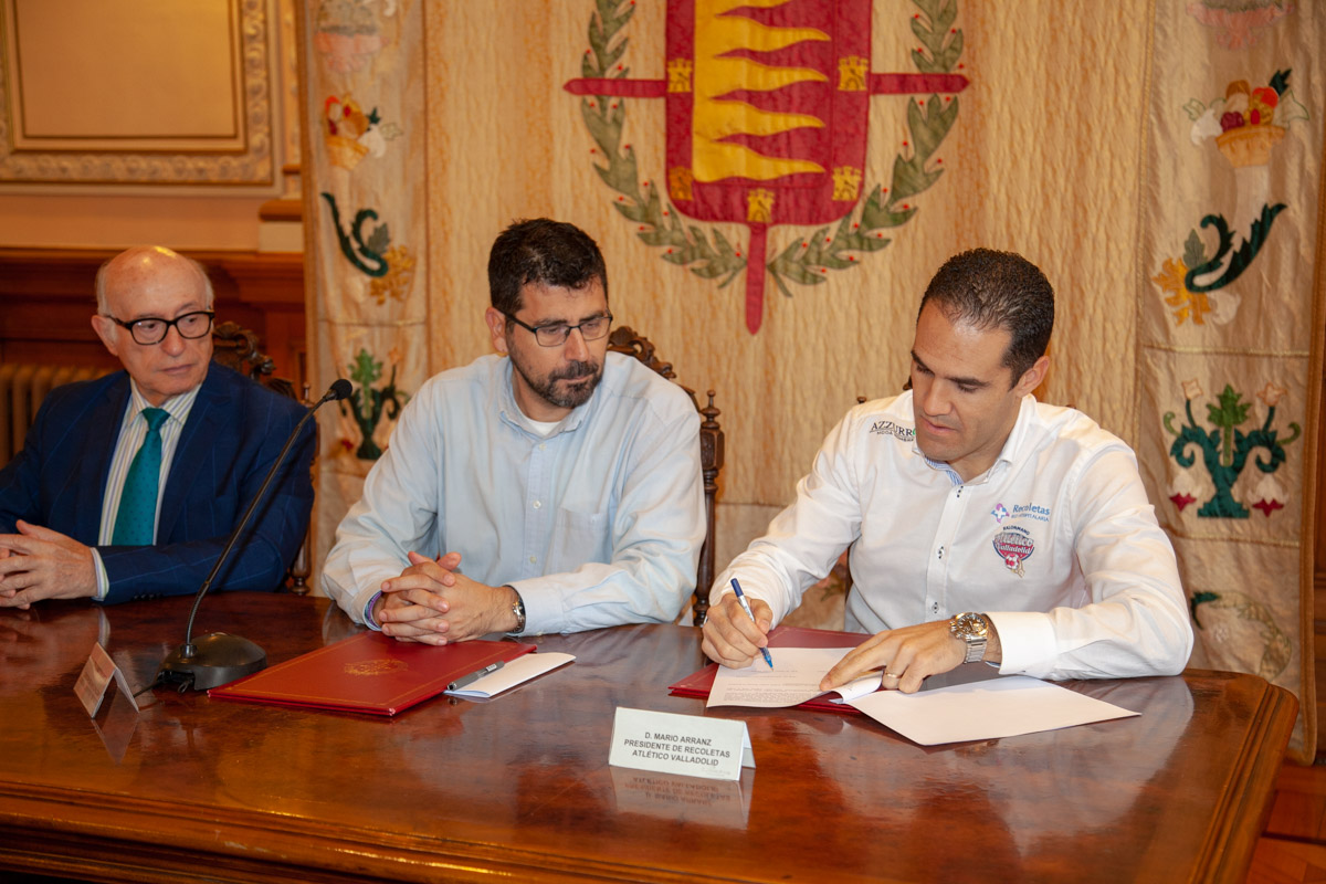 CETRAS y el Recoletas Atlético Valladolid firman un convenio de colaboración para prevenir y formar a los niños en las adicciones sociales | Galería 5 / 6