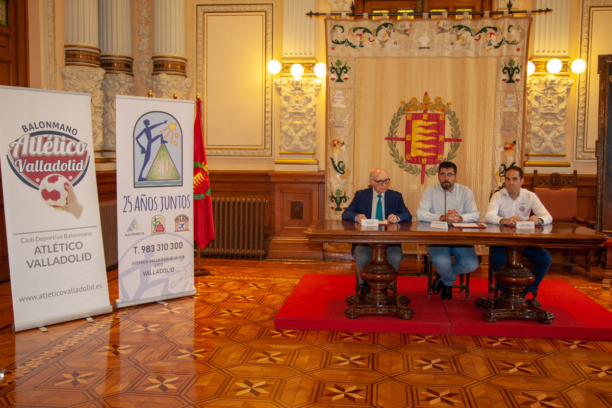 CETRAS y el Recoletas Atlético Valladolid firman un convenio de colaboración para prevenir y formar a los niños en las adicciones sociales | Galería 3 / 6