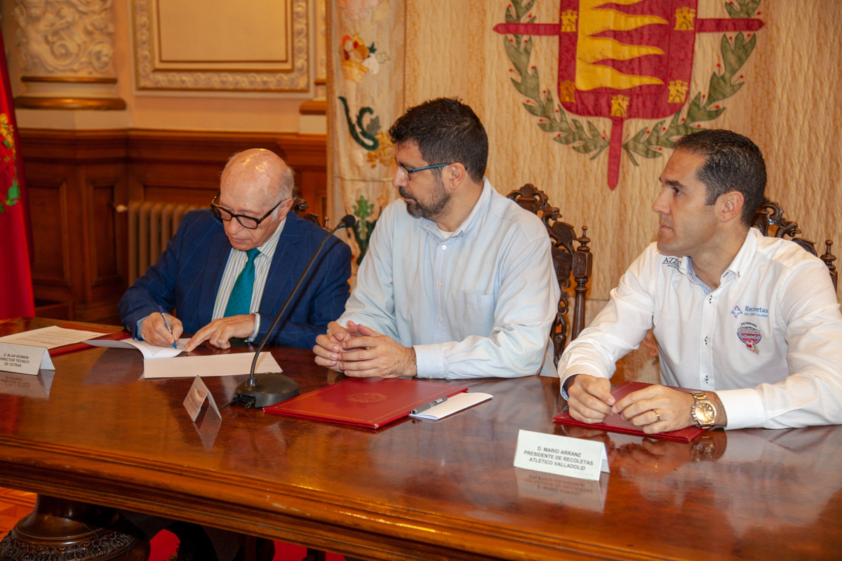 CETRAS y el Recoletas Atlético Valladolid firman un convenio de colaboración para prevenir y formar a los niños en las adicciones sociales | Galería 6 / 6