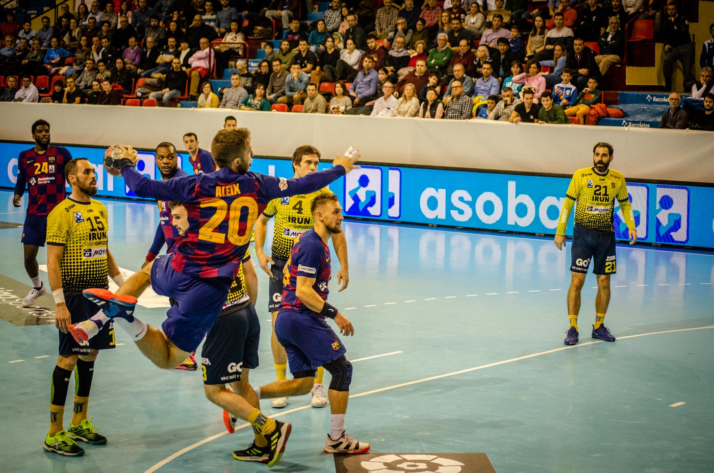Huerta del Rey vuelve a ser el centro del balonmano nacional con la 30ª Copa ASOBAL que conquista de nuevo el Barça | Galería 5 / 10
