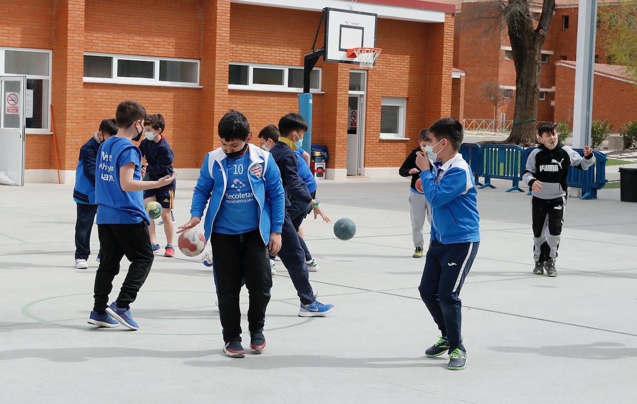 Formación, diversión y mucho balonmano en el Campus Deportivo de Semana Santa del Recoletas Atlético Valladolid | Galería 2 / 8