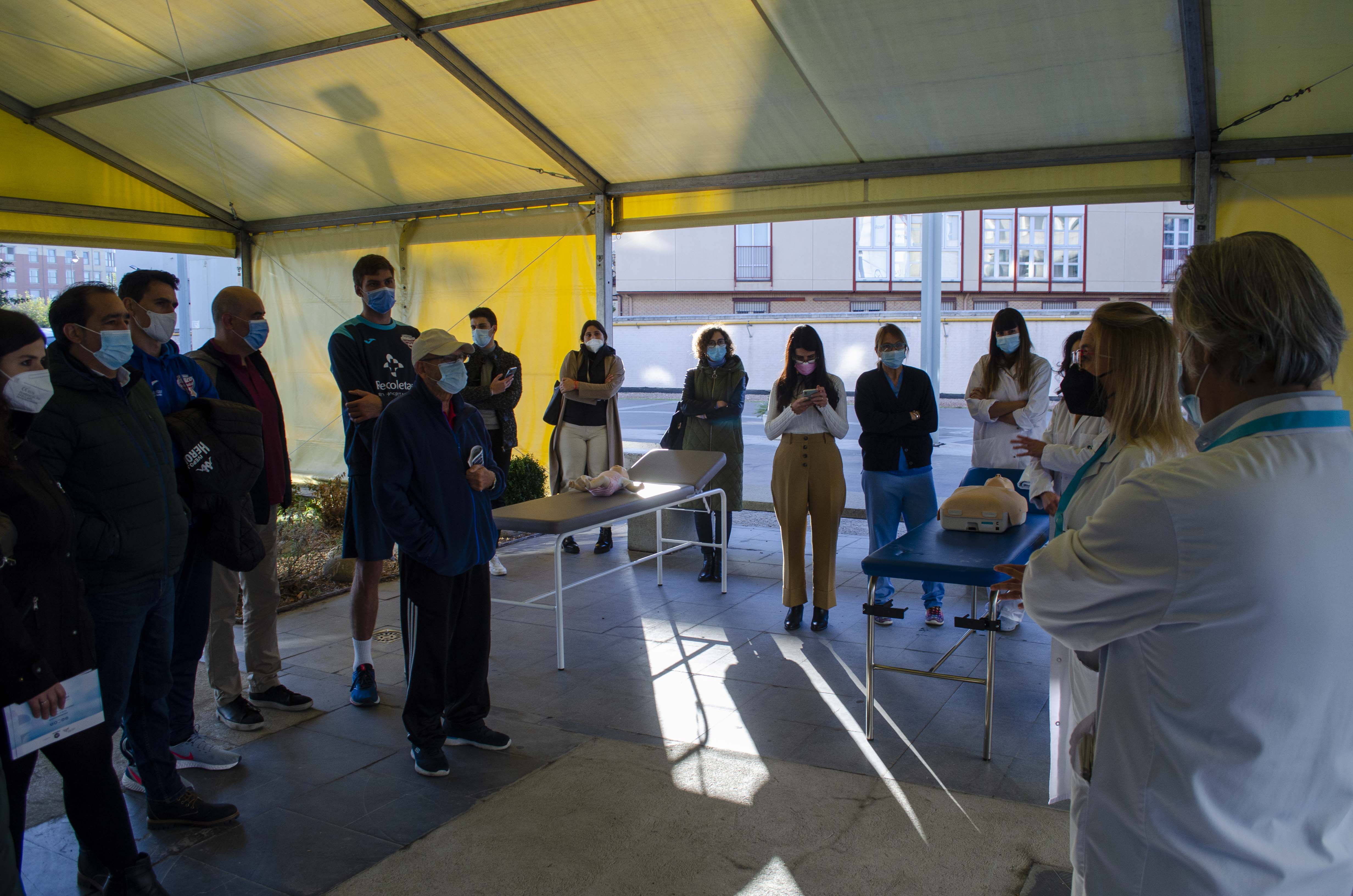 Fischer y Lamariano recibieron formación en RCP en el Hospital Recoletas Campo Grande  | Galería 3 / 4