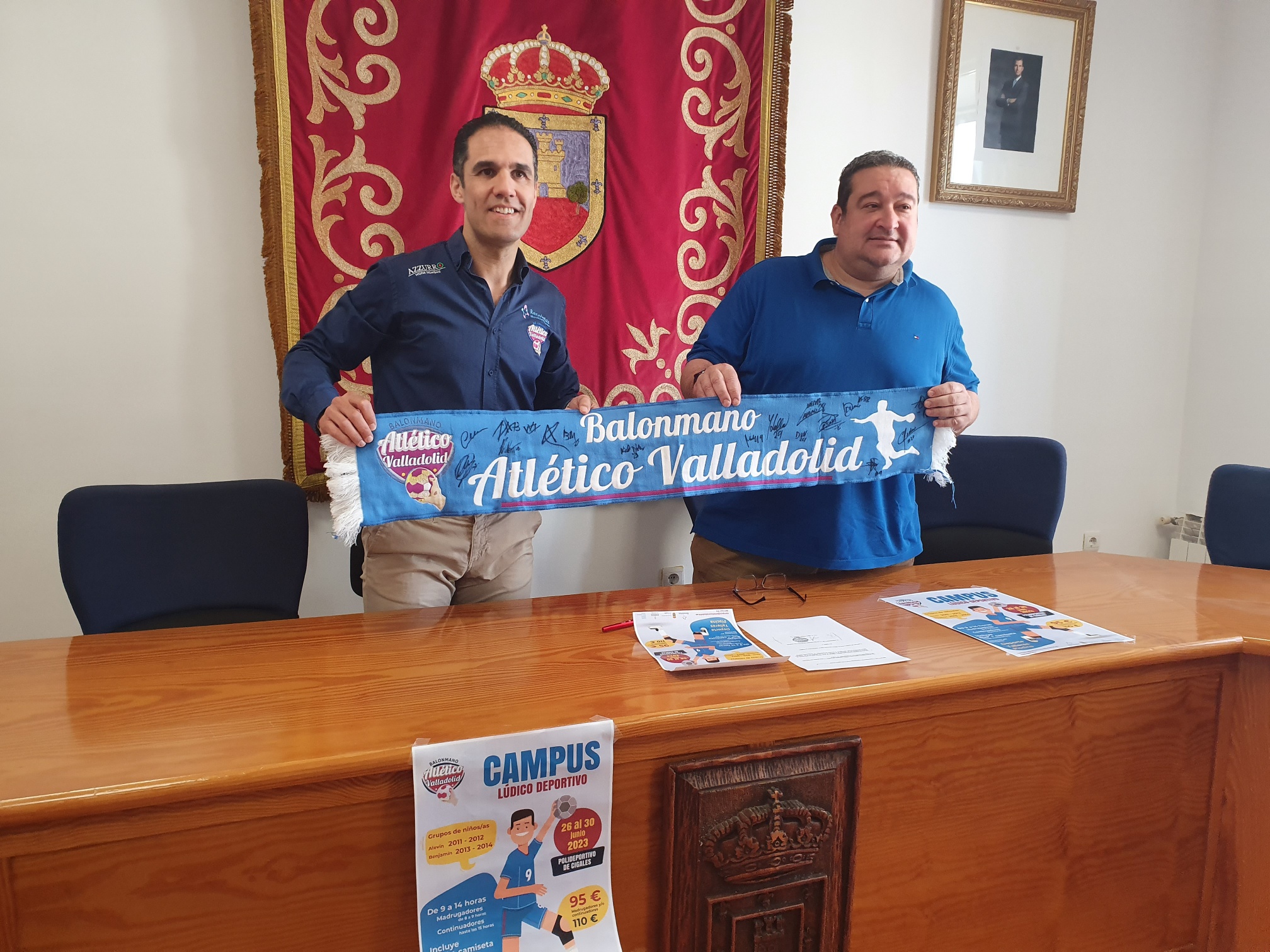 Firma del convenio de colaboración entre el Ayuntamiento de Cigales y el Recoletas Atlético Valladolid y presentación del Campus Lúdico Deportivo del club  | Galería 4 / 4