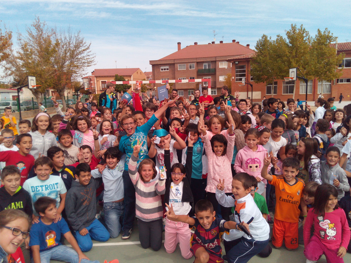 El programa ‘A jugar balonmano!’ impulsado por el Atlético Valladolid Recoletas continúa creciendo este curso con la participación de más de 200 niños | Galería 5 / 5