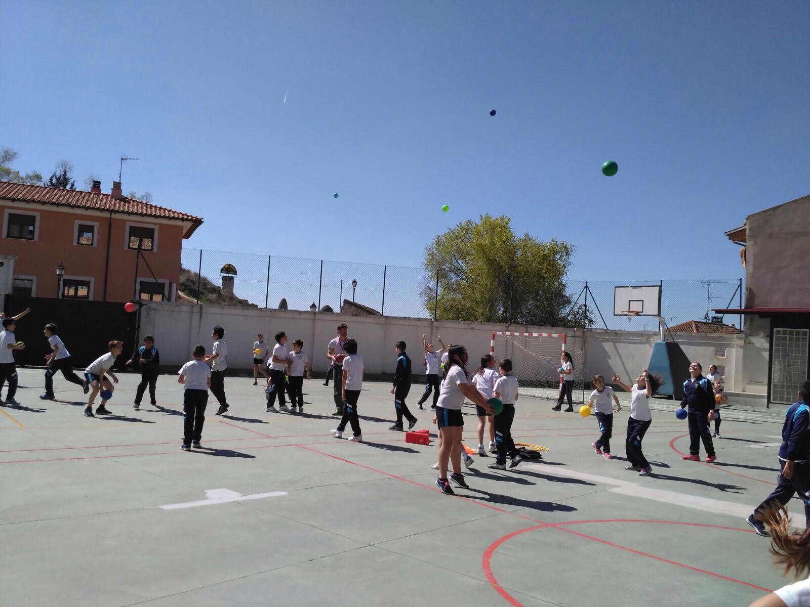 Los escolares de Peñafiel también viven el balonmano con el programa A Jugar! | Galería 5 / 6