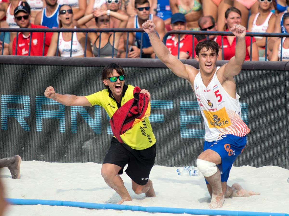 Víctor Rodríguez, campeón de Europa de balonmano playa con la selección española absoluta | Galería 3 / 4