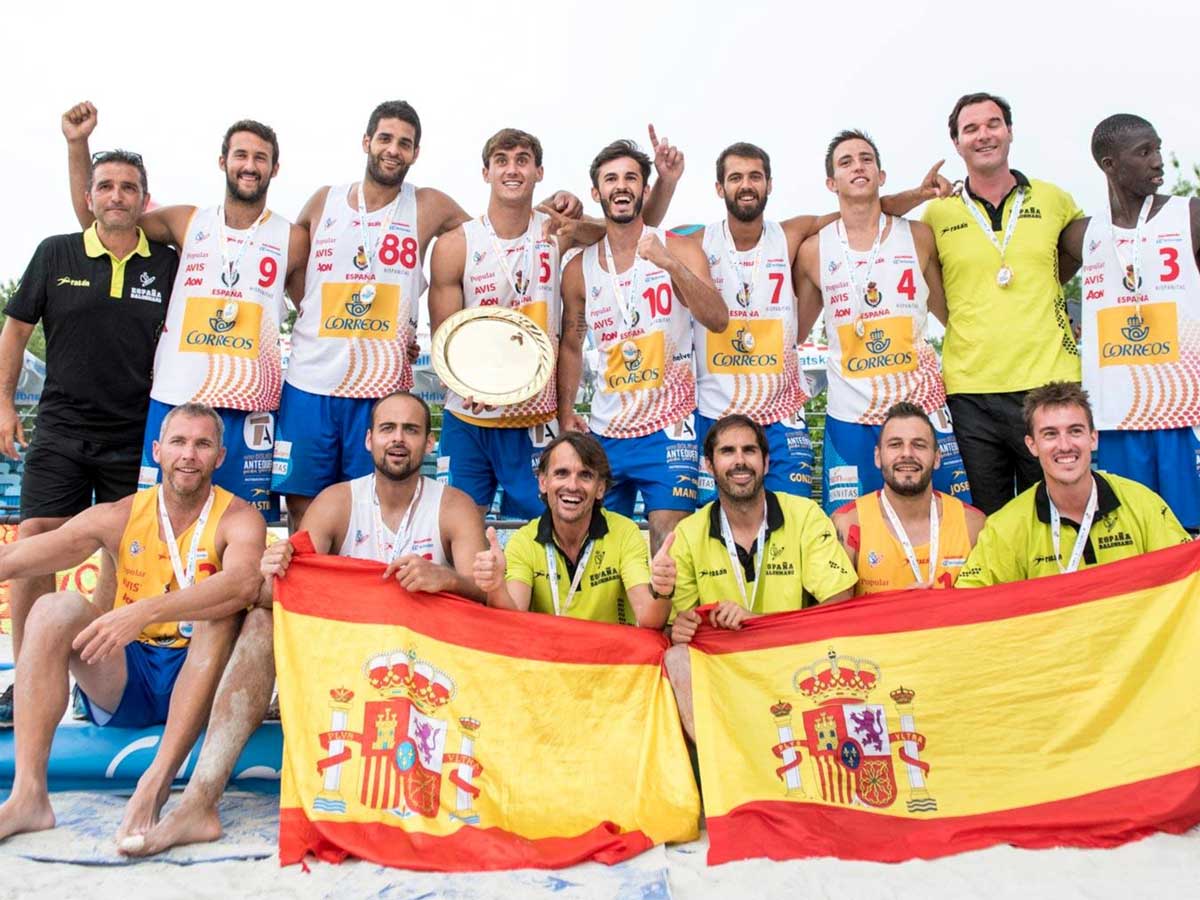 Víctor Rodríguez, campeón de Europa de balonmano playa con la selección española absoluta | Galería 2 / 4
