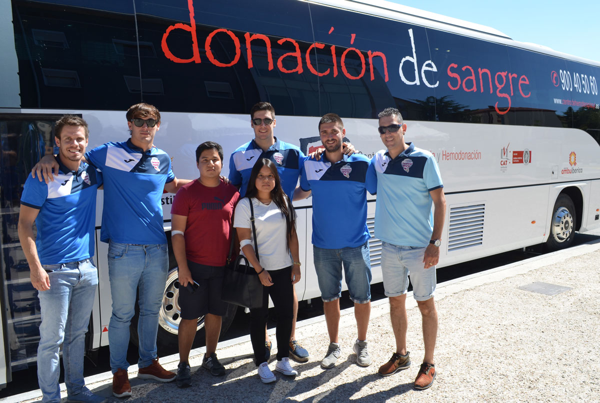 Los aficionados del Recoletas Atlético Valladolid muestran su solidaridad donando sangre | Galería 8 / 10