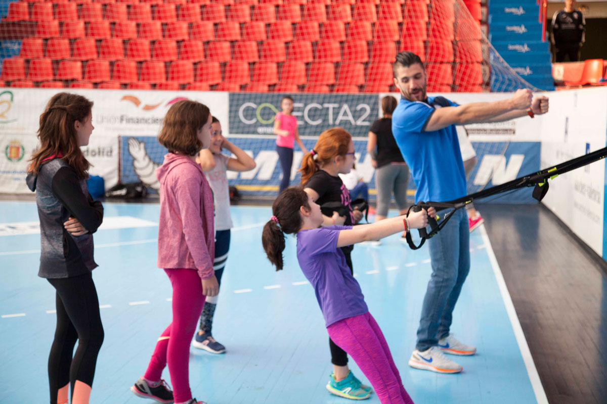65 escolares disfrutan con la primera sesión de la actividad ‘Siéntete un Gladiador Azul’ | Galería 10 / 28