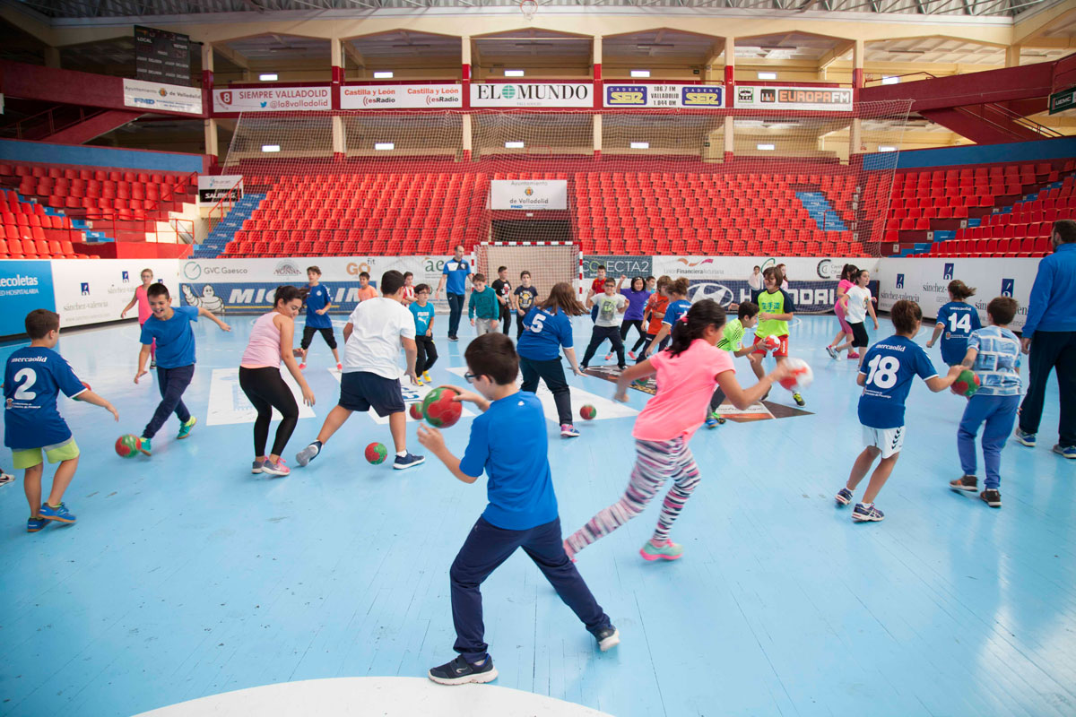 65 escolares disfrutan con la primera sesión de la actividad ‘Siéntete un Gladiador Azul’ | Galería 26 / 28
