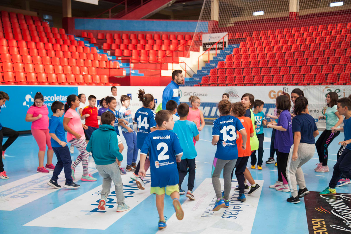 65 escolares disfrutan con la primera sesión de la actividad ‘Siéntete un Gladiador Azul’ | Galería 4 / 28