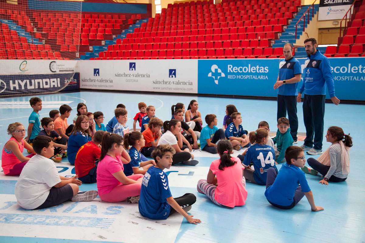 65 escolares disfrutan con la primera sesión de la actividad ‘Siéntete un Gladiador Azul’ | Galería 5 / 28
