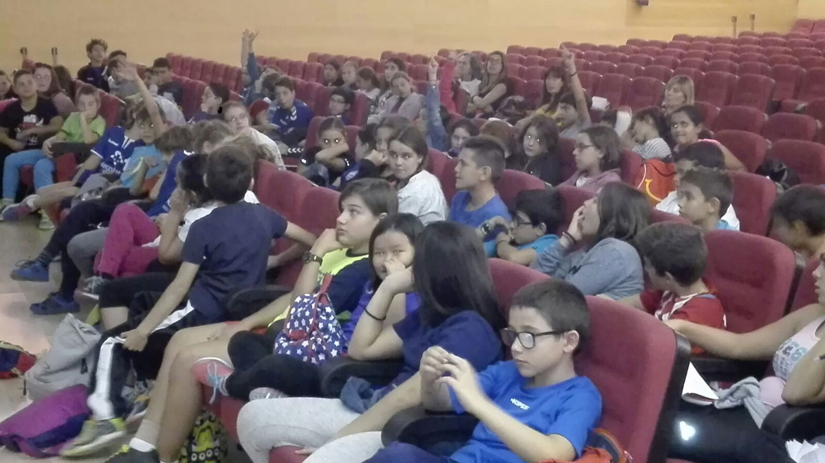 65 escolares disfrutan con la primera sesión de la actividad ‘Siéntete un Gladiador Azul’ | Galería 7 / 28