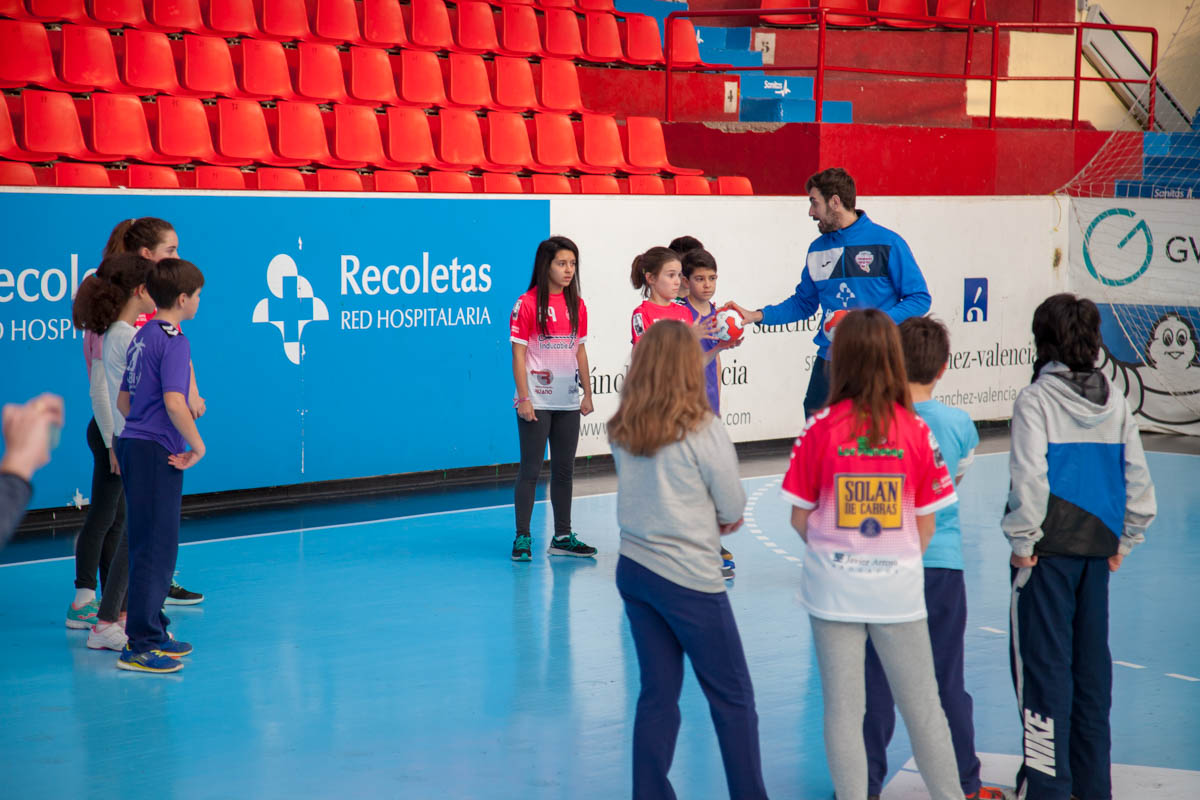 El Colegio Rosario Pereda de Viana de Cega participa en la actividad ‘Siéntete un Gladiador Azul’ | Galería 2 / 9
