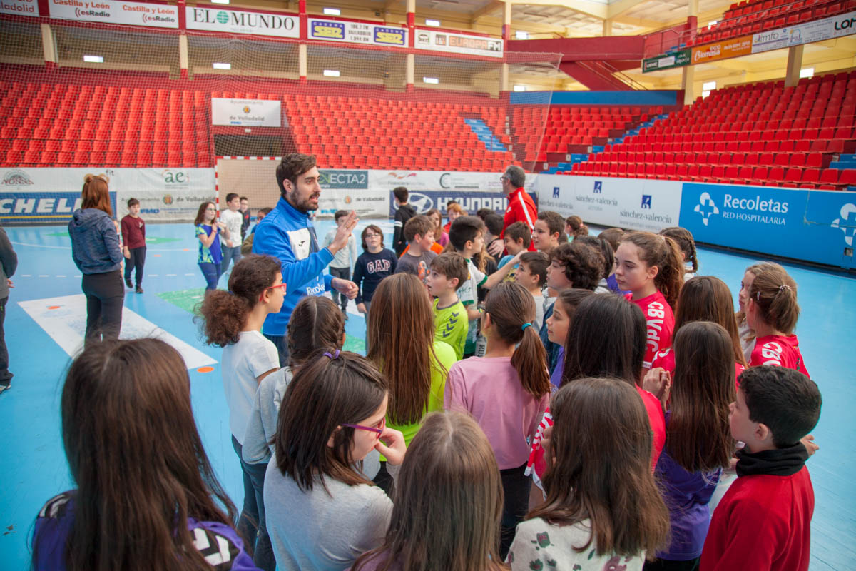 El Colegio Rosario Pereda de Viana de Cega participa en la actividad ‘Siéntete un Gladiador Azul’ | Galería 7 / 9