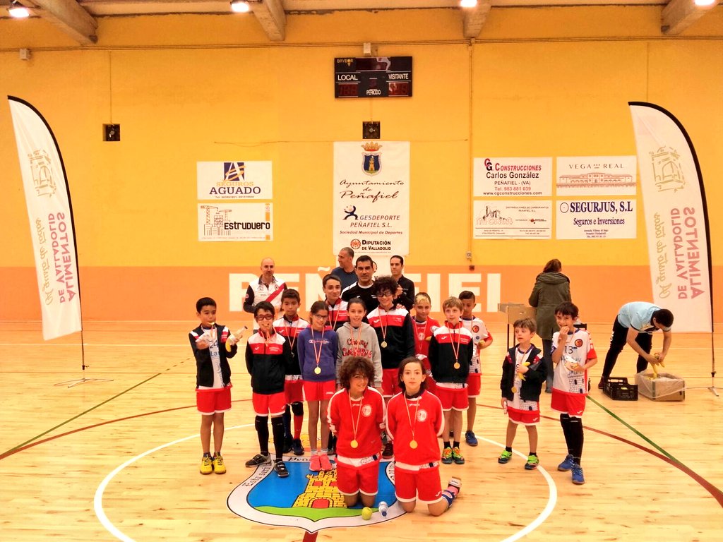 La competición de balonmano de los Juegos Escolares cierra su temporada en Peñafiel de la mano del programa A Jugar Balonmano! | Galería 2 / 5