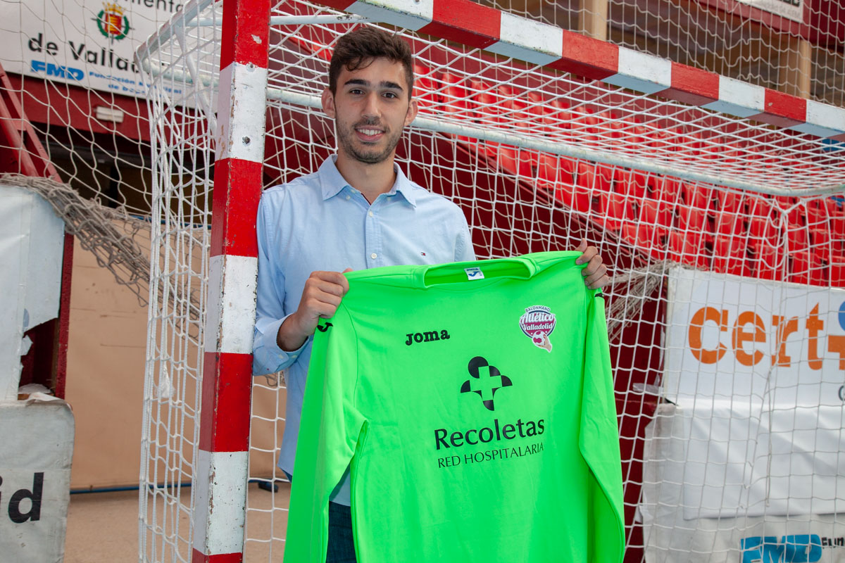 Carlos Calle: “El Recoletas Atlético Valladolid se ajusta al perfil de equipo que busca un jugador joven como yo” | Galería 13 / 15