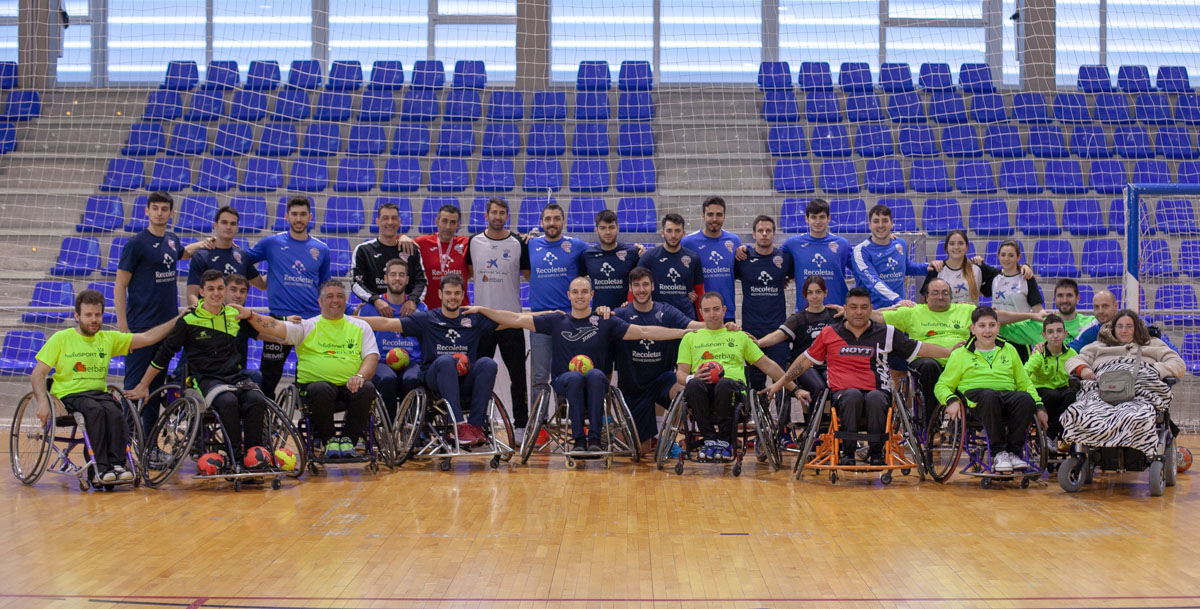 El Recoletas Atlético Valladolid e Inclusport unen fuerzas con un entrenamiento conjunto de balonmano adaptado