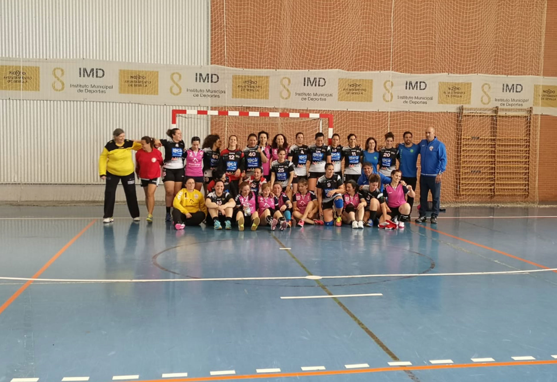 El equipo de veteranas del Recoletas Atlético Valladolid, cuartas en el Torneo ASAB de Sevilla