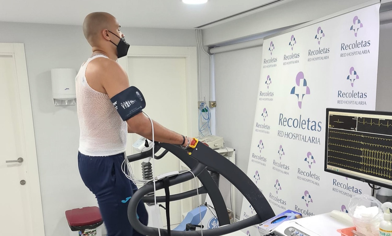 El nuevo jugador del Recoletas, Tarcisio Freitas, pasa reconocimiento médico en el Hospital Campo Grande
