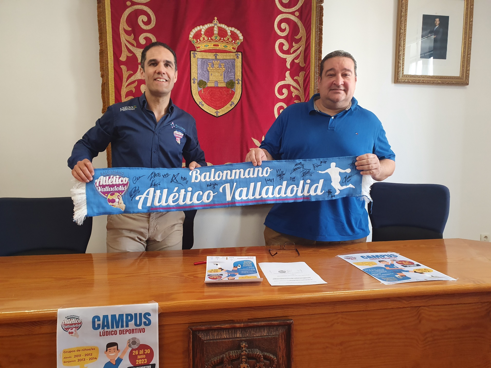 Firma del convenio de colaboración entre el Ayuntamiento de Cigales y el Recoletas Atlético Valladolid y presentación del Campus Lúdico Deportivo del club 