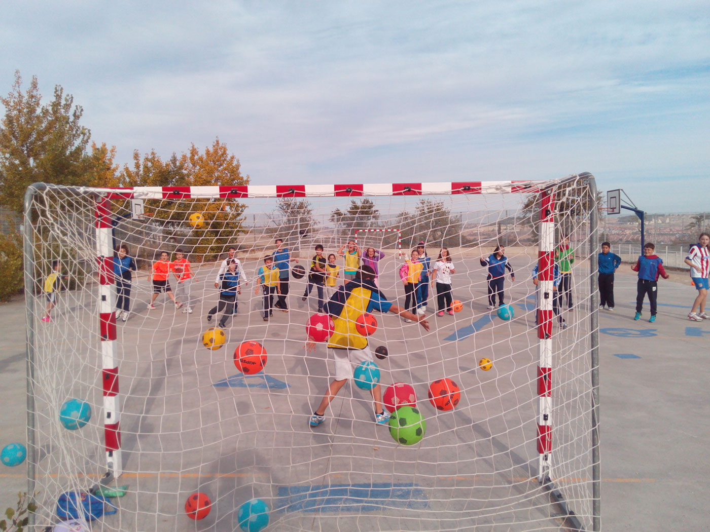 El programa ‘A jugar balonmano!’ impulsado por el Atlético Valladolid Recoletas continúa creciendo este curso con la participación de más de 200 niños