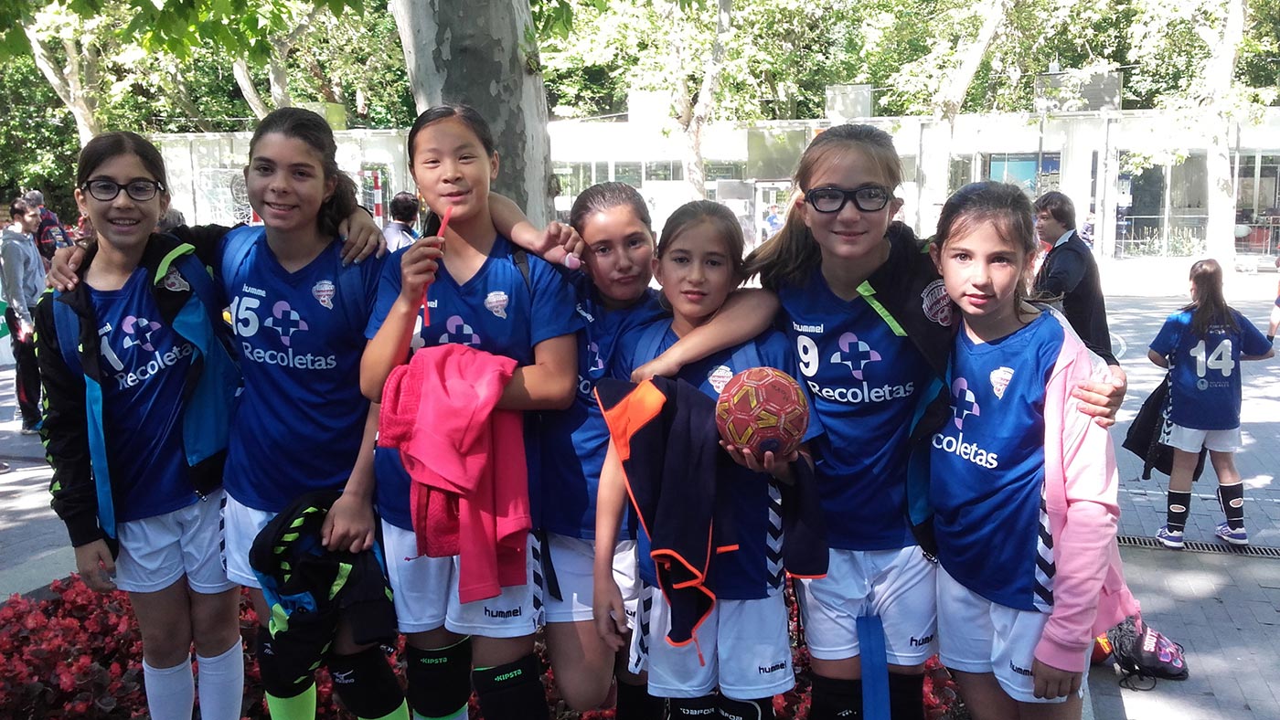 Más de 2.350 niños se acercaron al balonmano esta temporada gracias al programa A Jugar! del Atlético Valladolid Recoletas
