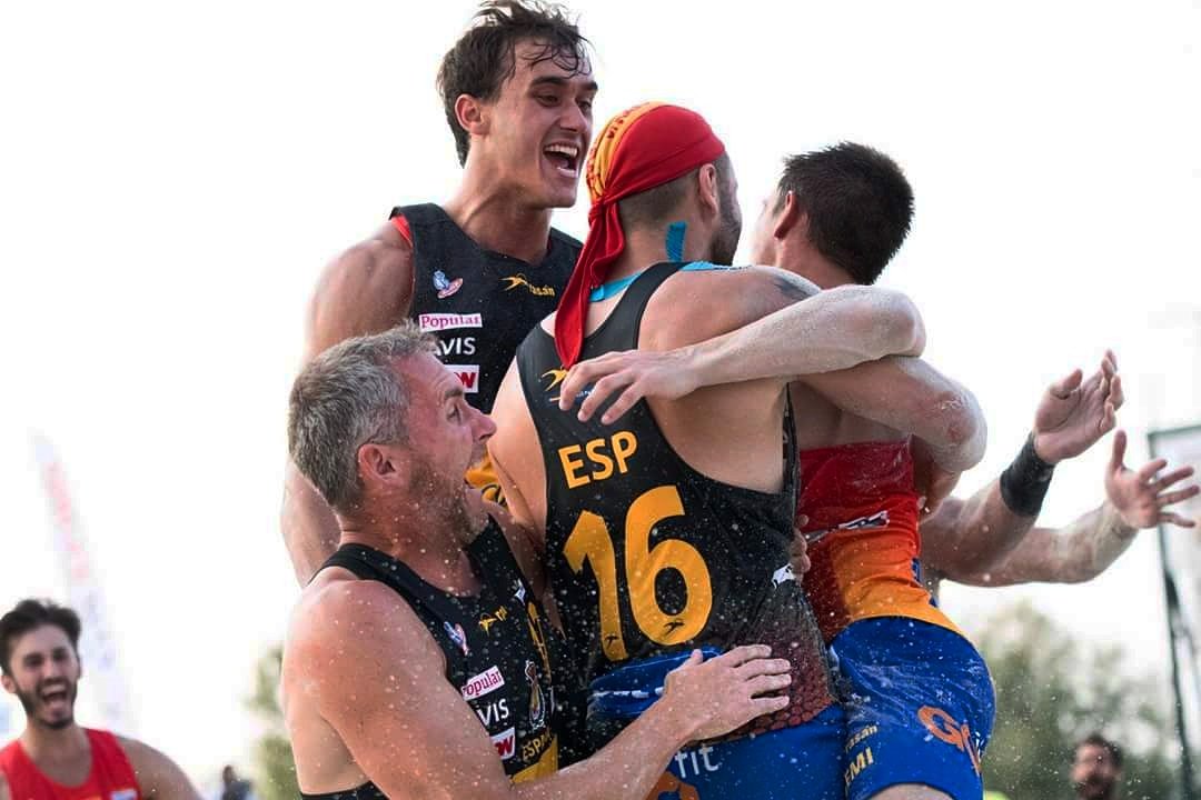 Víctor Rodríguez, campeón de Europa de balonmano playa con la selección española absoluta