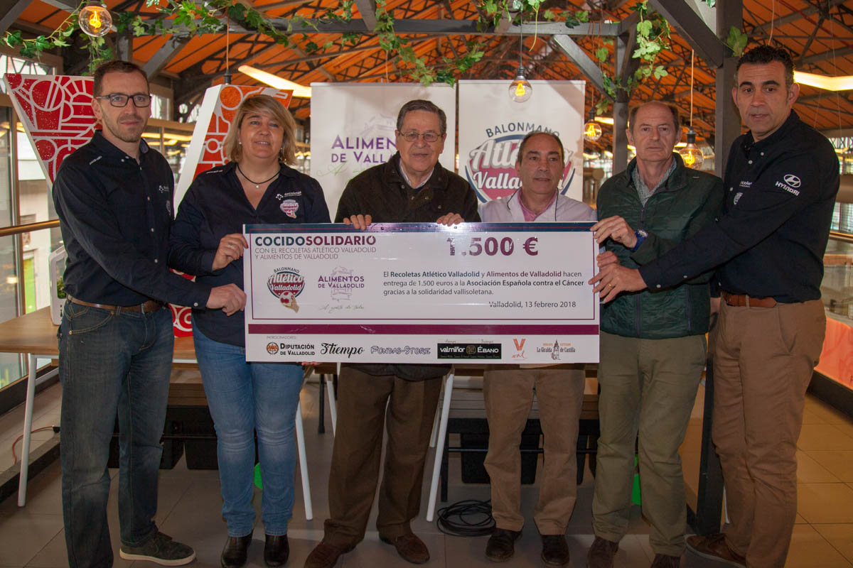 El Recoletas Atlético Valladolid y Alimentos de Valladolid entregan 1.500 euros para la lucha contra el cáncer