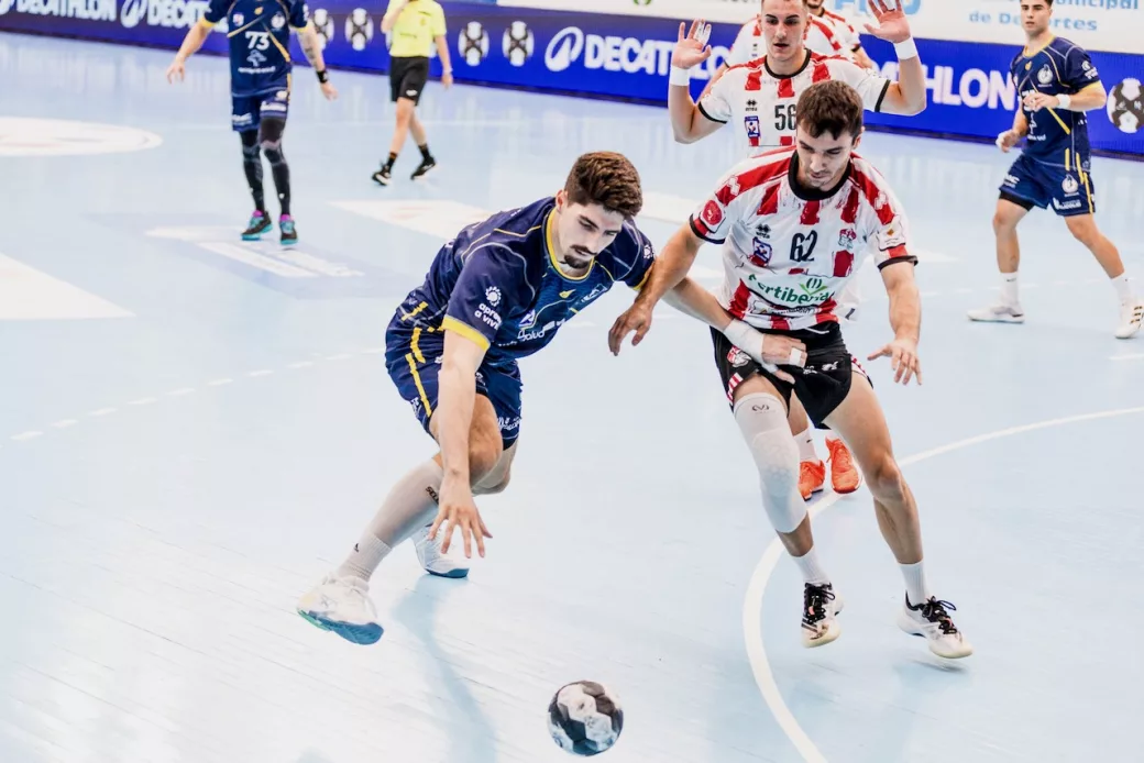 El Recoletas Salud se rehace ante la adversidad y supera al Fertiberia Puerto Sagunto (37-30)