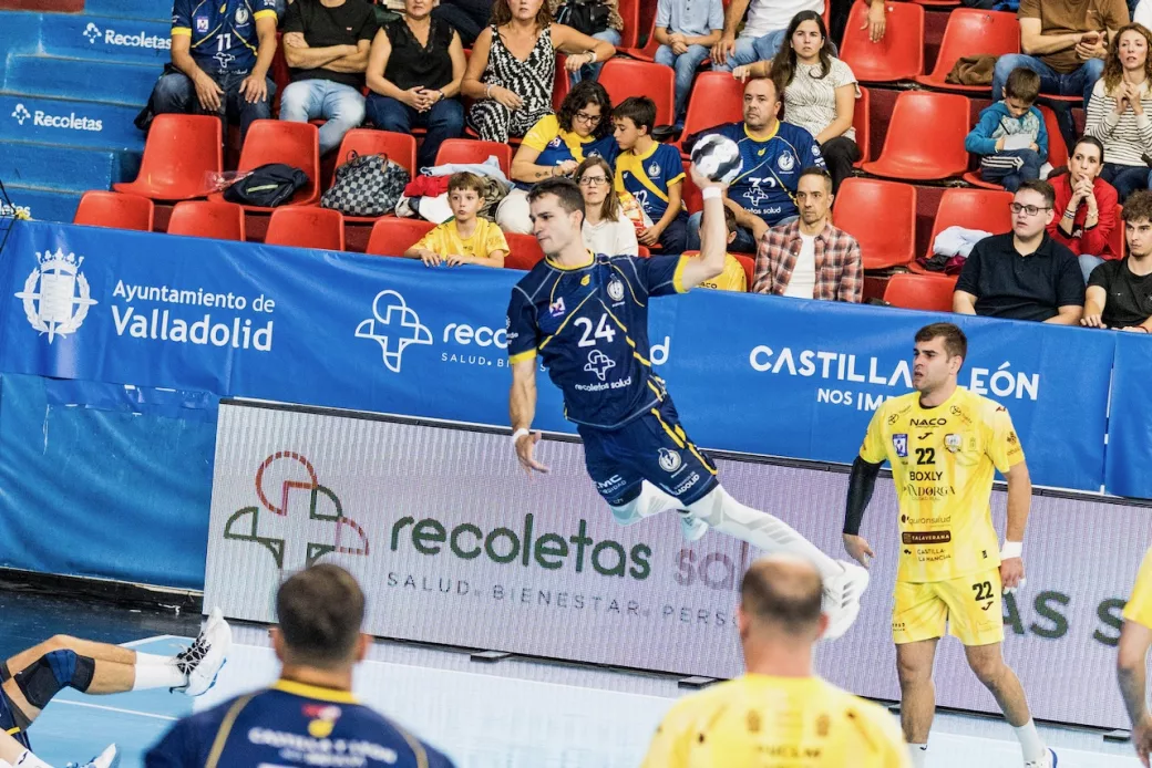 Un Recoletas Salud lanzado consigue su sexta victoria ante el Caserío Ciudad Real (30-26)